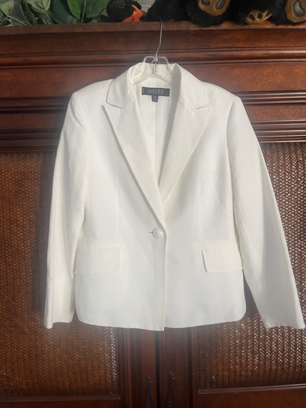 Kasper White Single-Button Notch Lapel Blazer
